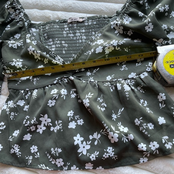 GREEN FLORAL BLOUSE - Picture 8 of 10